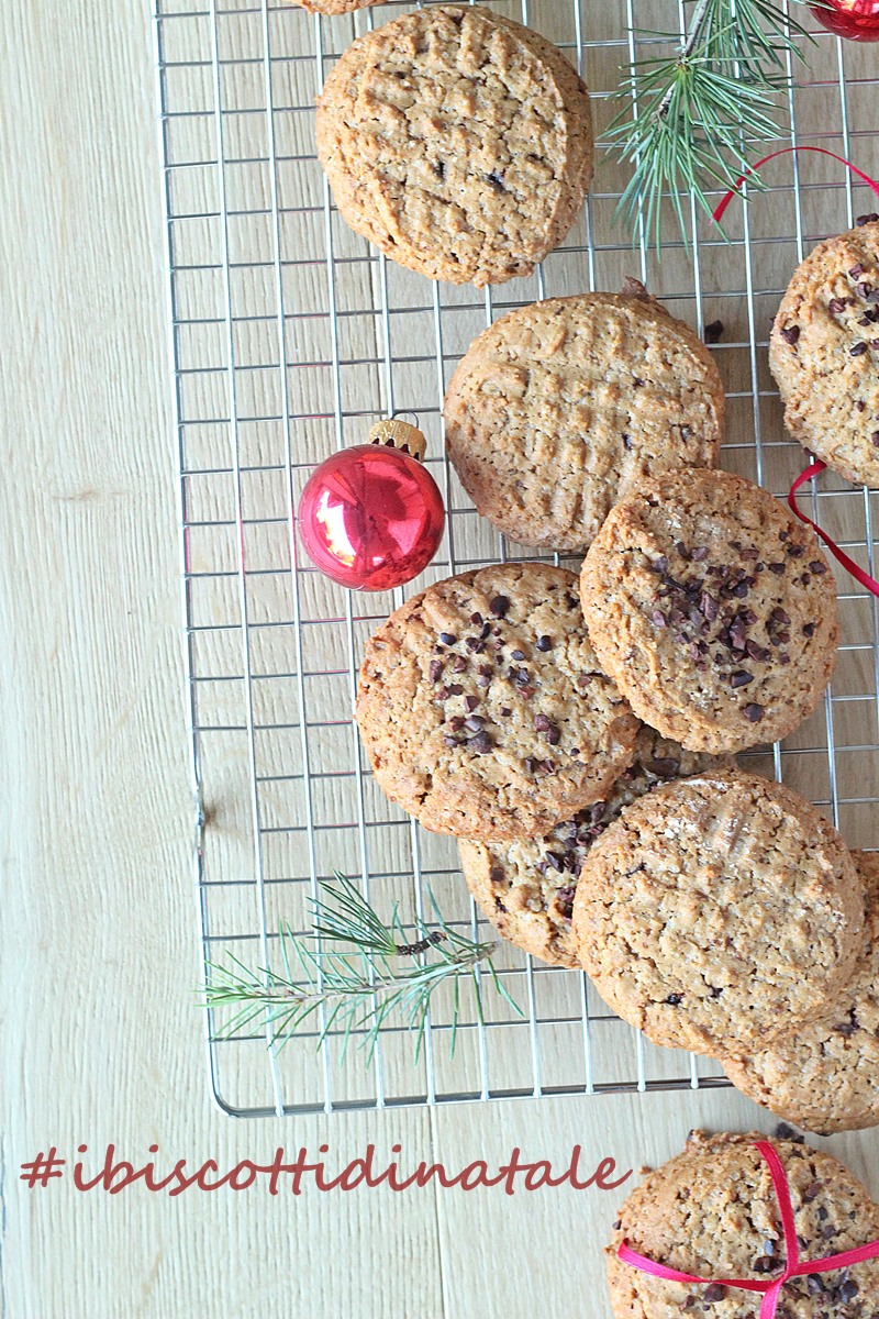 Dolci Di Natale Con Nocciole.Biscotti Di Natale Cookies Alle Nocciole E Cioccolato The Green Pantry