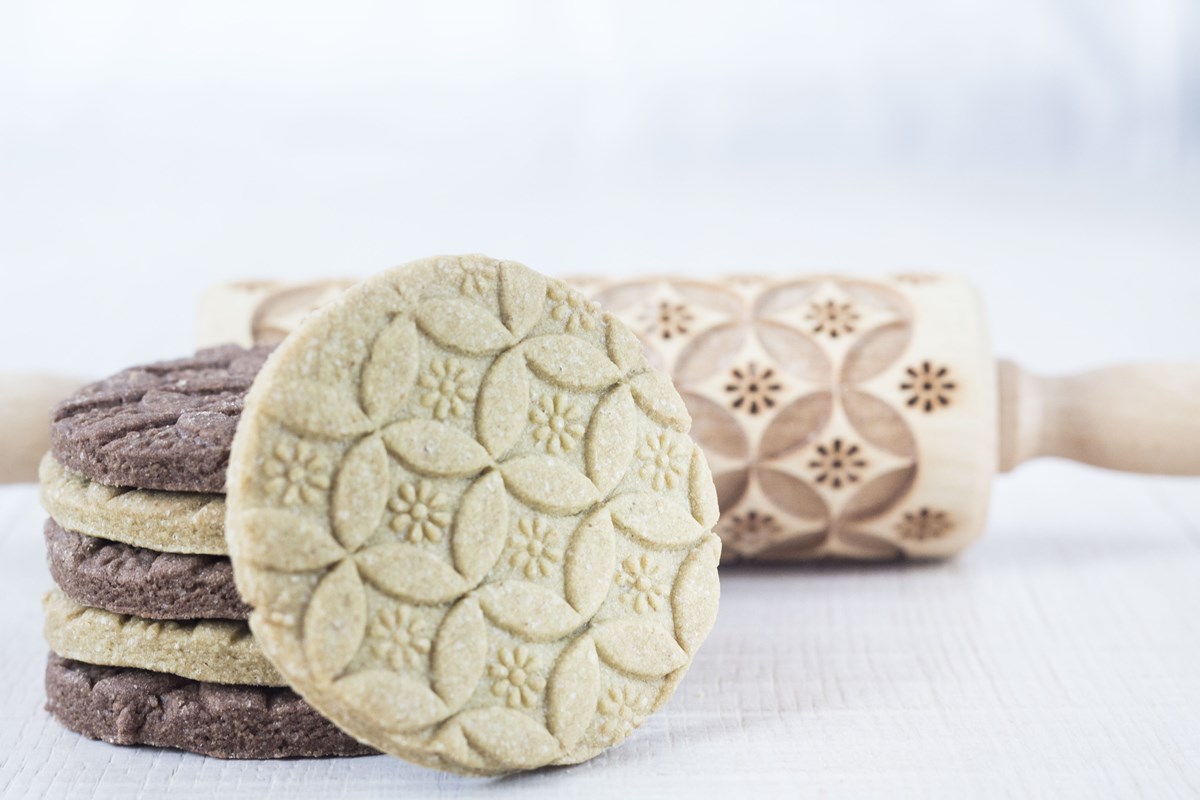 biscotti decorati di pasta frolla al the matcha