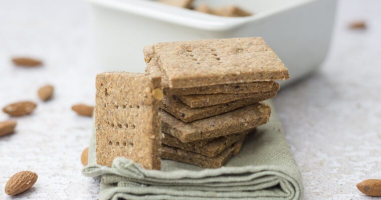 Crackers di mandorle fatti in casa: una ricetta salutare per il tuo benessere quotidiano