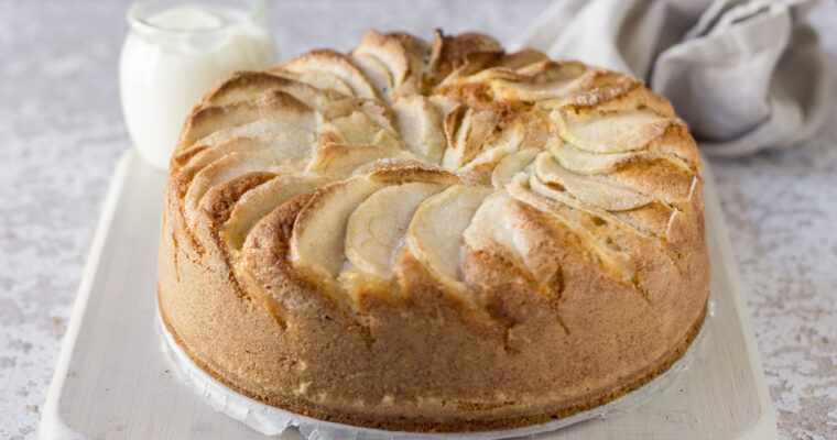 Torta di mele sette vasetti: facilissima e buonissima!