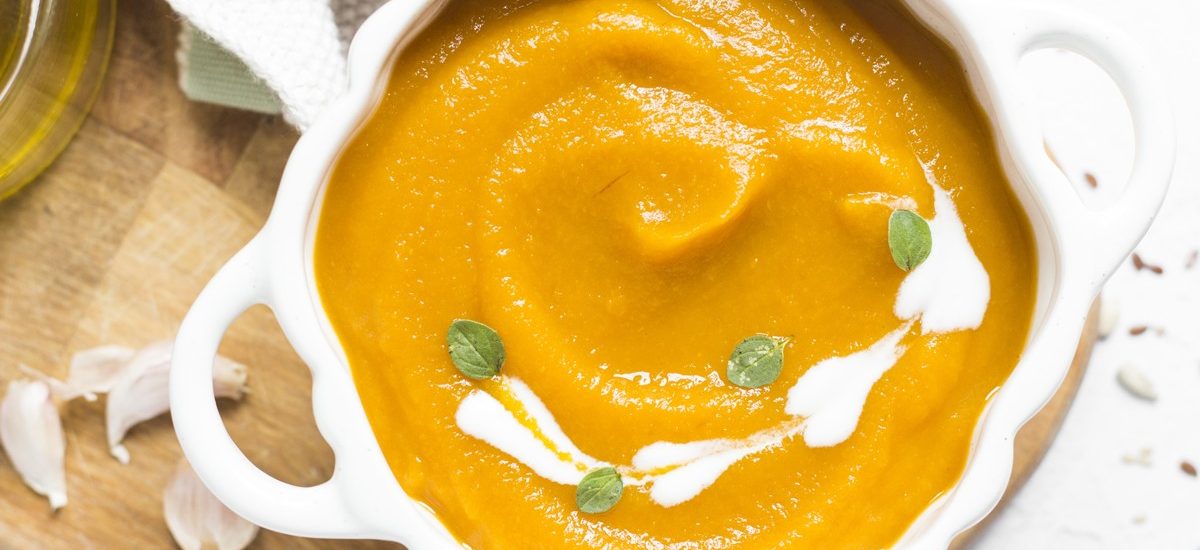 Vellutata di zucca e carote con yogurt greco il comfort food autunnale