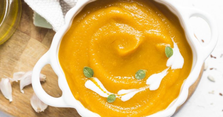 Vellutata di zucca e carote con yogurt greco il comfort food autunnale