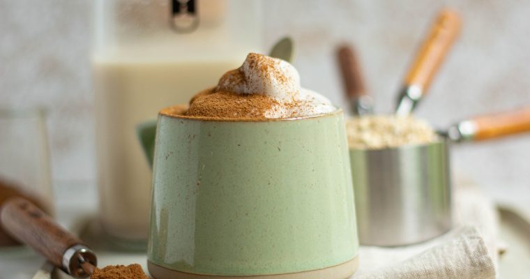 Bevanda vegetale all’avena e cannella: la ricetta perfetta per le donne over 40