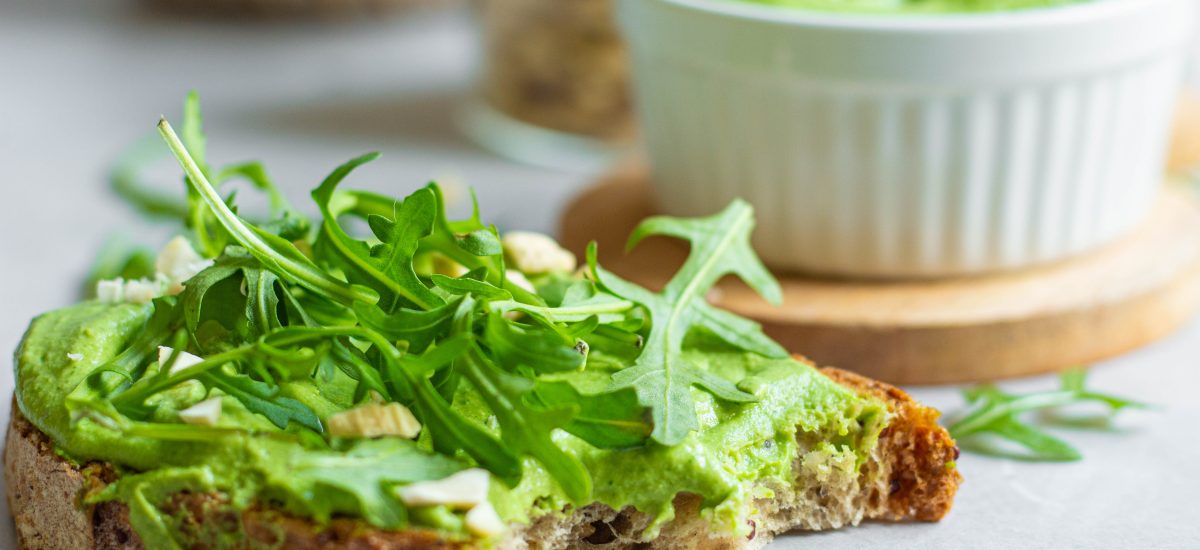 Pesto di anacardi e rucola: la ricetta anti-spreco per la perimenopausa