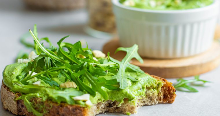 Pesto di anacardi e rucola: la ricetta anti-spreco per la perimenopausa